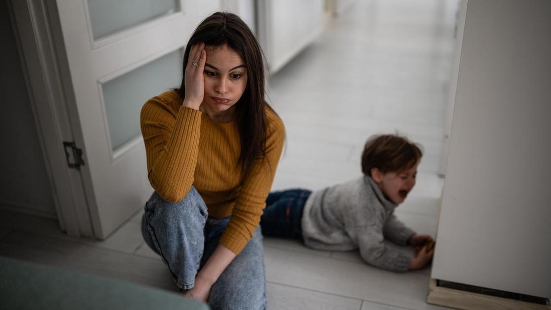 Как родителям справляться с детскими эмоциями и не испытывать дискомфорт  (Психология)