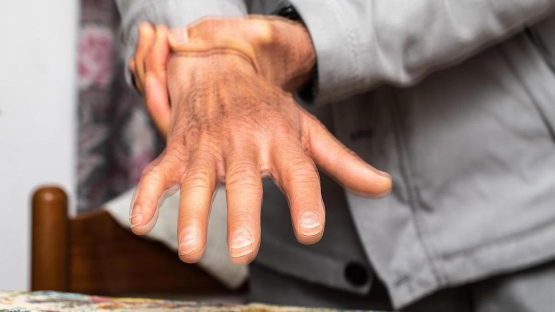 Болезнь Паркинсона: симптомы, причины, особенности заболевания и как его лечат  (Психология)