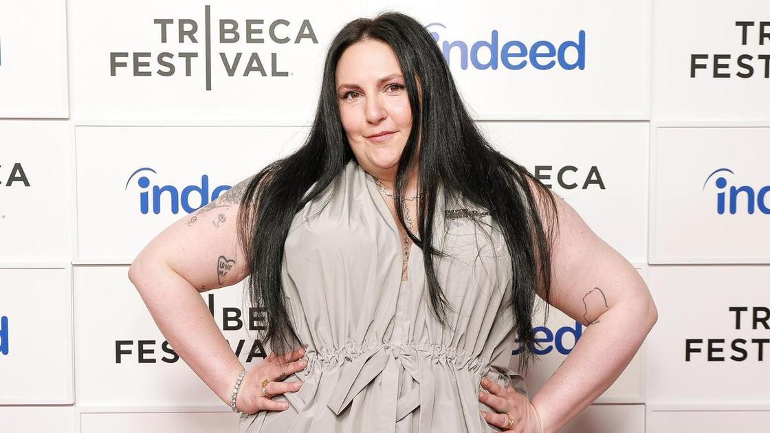 Лина Данэм рассказала о жизни в мемуарах Famesick: подробности из сериала &laquo;Девчонки&raquo; и личные истории  (Психология)