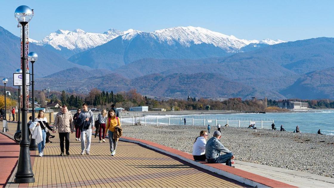Как туристы в Сочи реагируют на атаки БПЛА во время отдыха  (Психология)